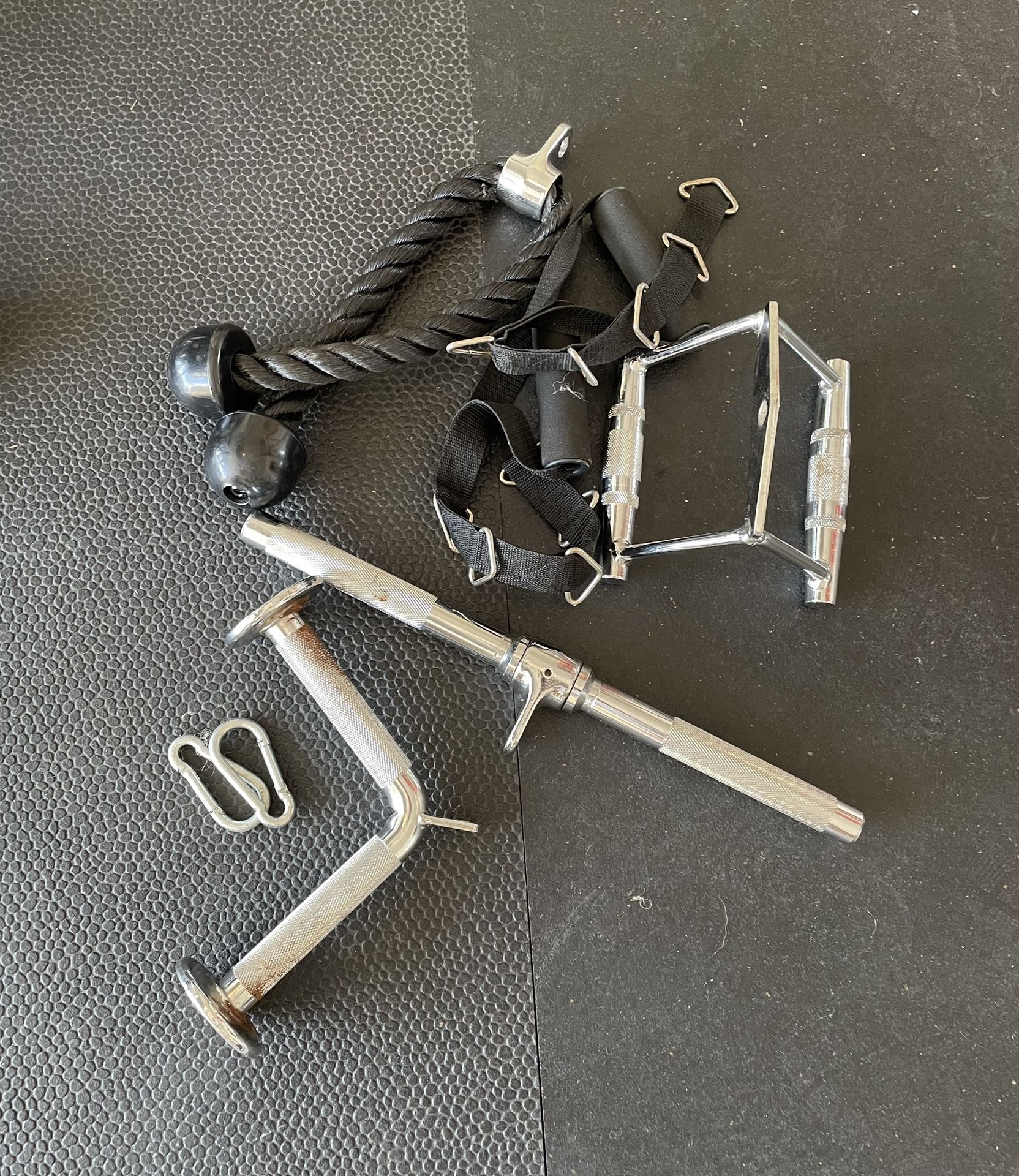Titan Fitness - Bundle (Rope, Straight bar, V-bar Etc)