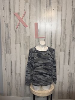 Buffalo David Bitton Gray Camo Lightweight Knit Sweater Women’s XL Long Sleeve Pullover Soft Stretch NWT