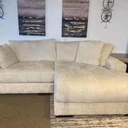 Brand New/ White Oversized Sectional,Seccional, Couch// Delivery Available 