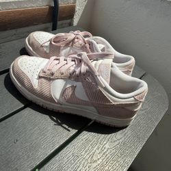 Nike Dunk Low  Pink Size 8
