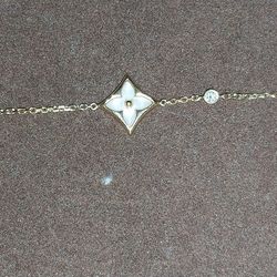 Louis Vuitton 18k Gold /Mother of Pearl Blossom Star Bracelet BB