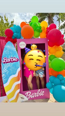Barbie Box party decoration