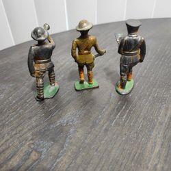 Vintage  Lead Army Men Figures  / Vintage Toy Soldiers LEAD TOYS