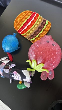 5 Fidget Set And Squashy  