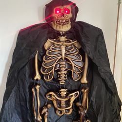 Vintage Halloween Skull Spooky Electronic Shaking Skeleton W/cape 5 Feet Rare Works W/box
