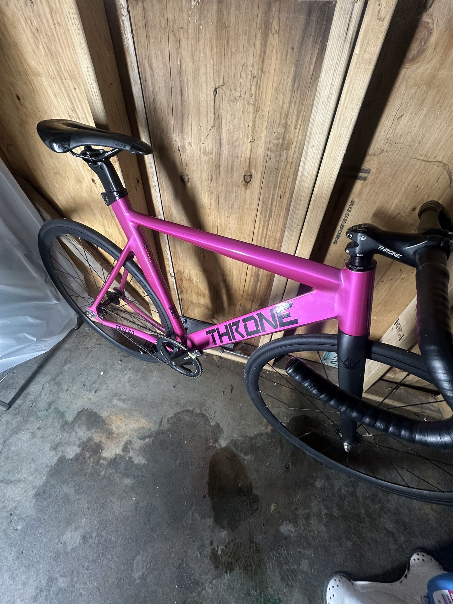 throne trackLord fixe