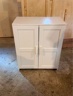 White standing cabinet