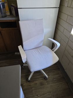 White used office chair