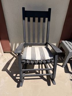 Set of 2 wooden rocking chairs