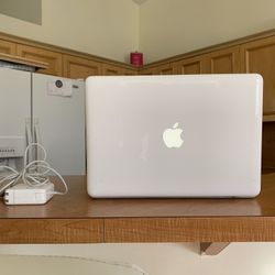 Apple MacBook Laptop 