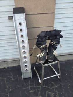 DIRT BIKE RAMP, STAND, KID BOOTS AND KID KNEE PADS