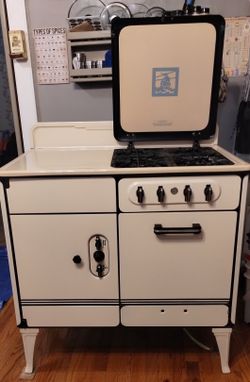 The Estate Stove Co. Hamilton Ohio Antique Gas Stove and Range