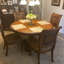 Wooden Round Dining Table 