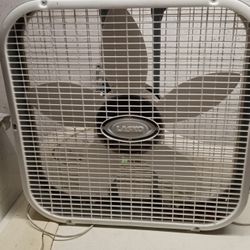 Lasko Box Fan WORKS PERFECT 