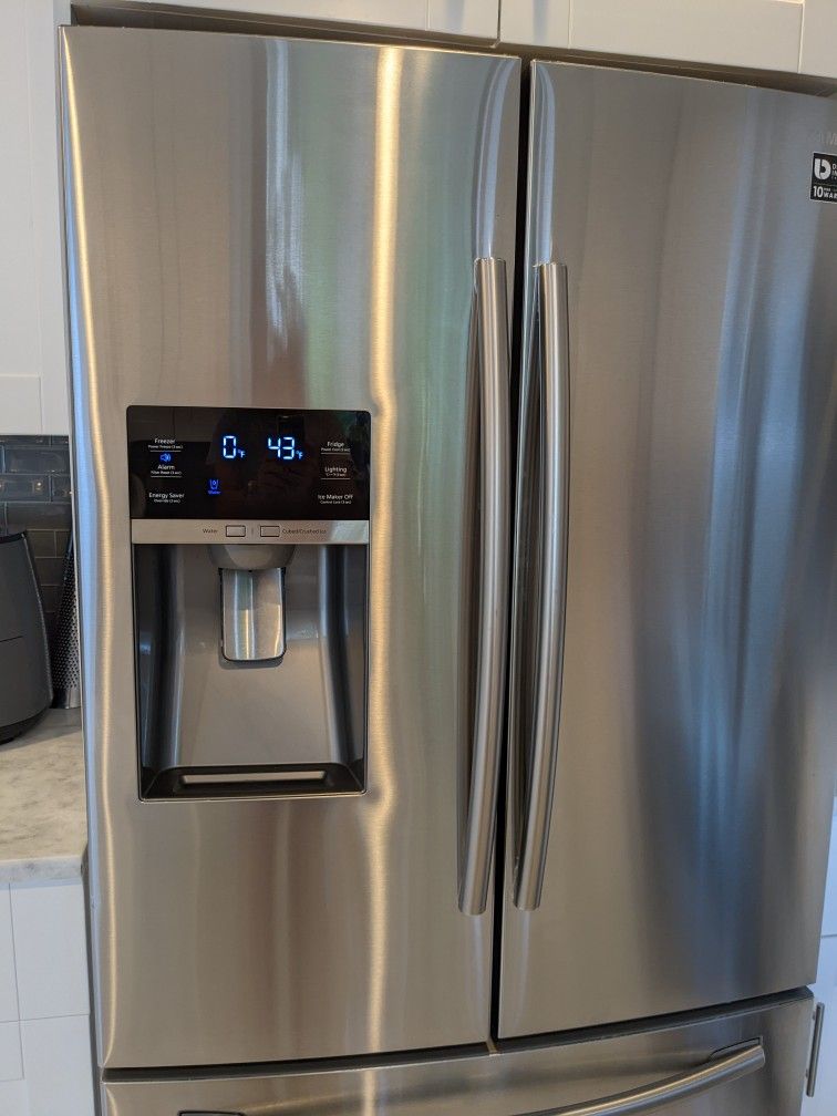 Samsung 3 Doors Refrigerator With Water Dispenser for Sale in Miami, FL