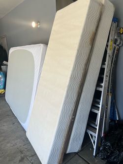 Queen mattress and box spring