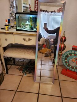 Wall Mirrors  5 Dll Each Or All 4 15  Dll