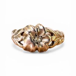 10kt Antique Diamond Flower Ring Size 8