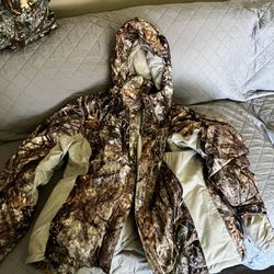 Women’s Real Tree Camo Size XXL