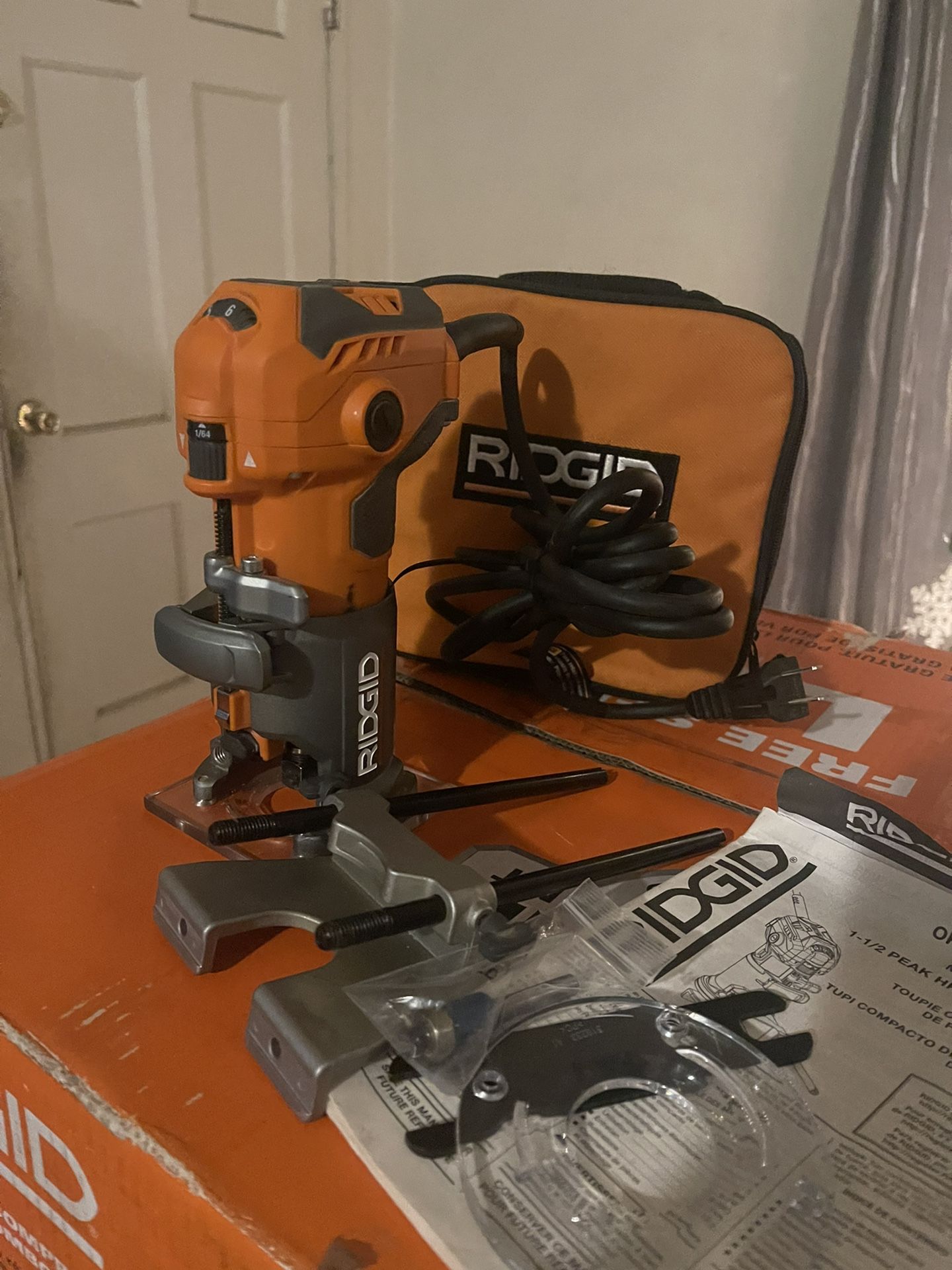  RIDGID 5.5 Amp Compact Fixed-Base Corded Router