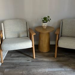 2 Lounge Chairs And Side Table