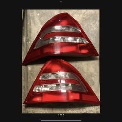 Mercedes Benz tail lights L and R. Fits 2001 2002 2003 2004 Like new (needs light bulbs)