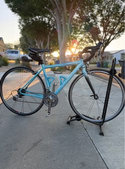 Woman’s trek road bike