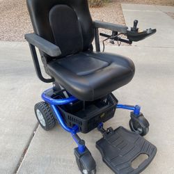 Golden "Buzzaround LiteRider Envy" Power Chair