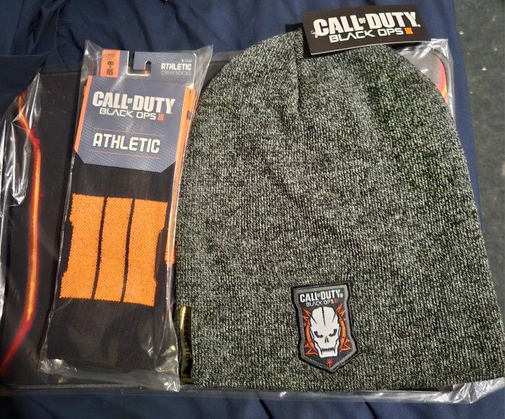 Call of Duty 3 Black Ops Socks And Reversible Beanie w/ free Mousepad