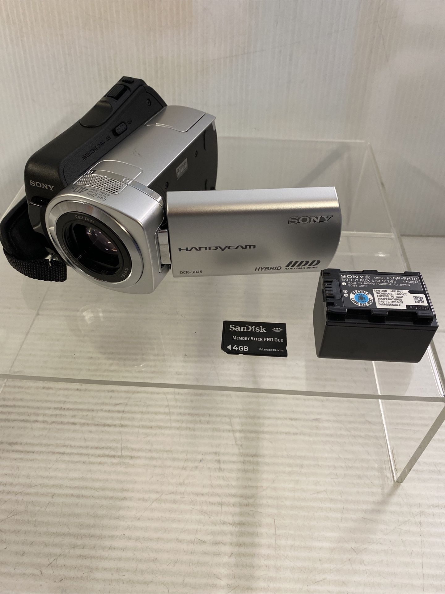 SONY DCR-SR45 Handycam Digital Video Camera / Camcorder - Nightshot - Excellent