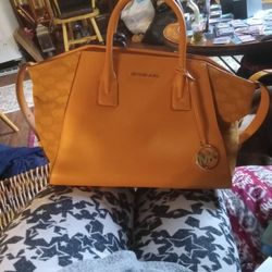 Micheal Kors Purse