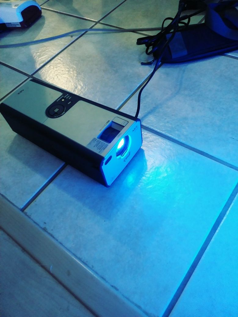 NEC MultiSync LT170 DLP Projector