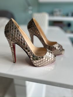 NEW!!! Christian Louboutin Poseidan Peep Toe Pumps NEVER WORN!!