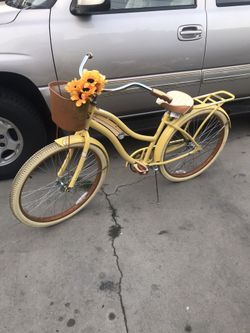 Woman’s huffy cruiser bicycle