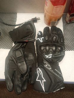 Title: Alpinestars GP Plus R v2 Leather motorcycle gloves Like New