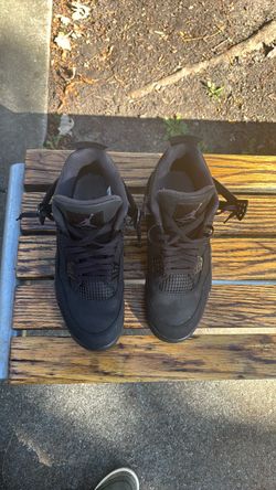 All black cats Jordan 4’s