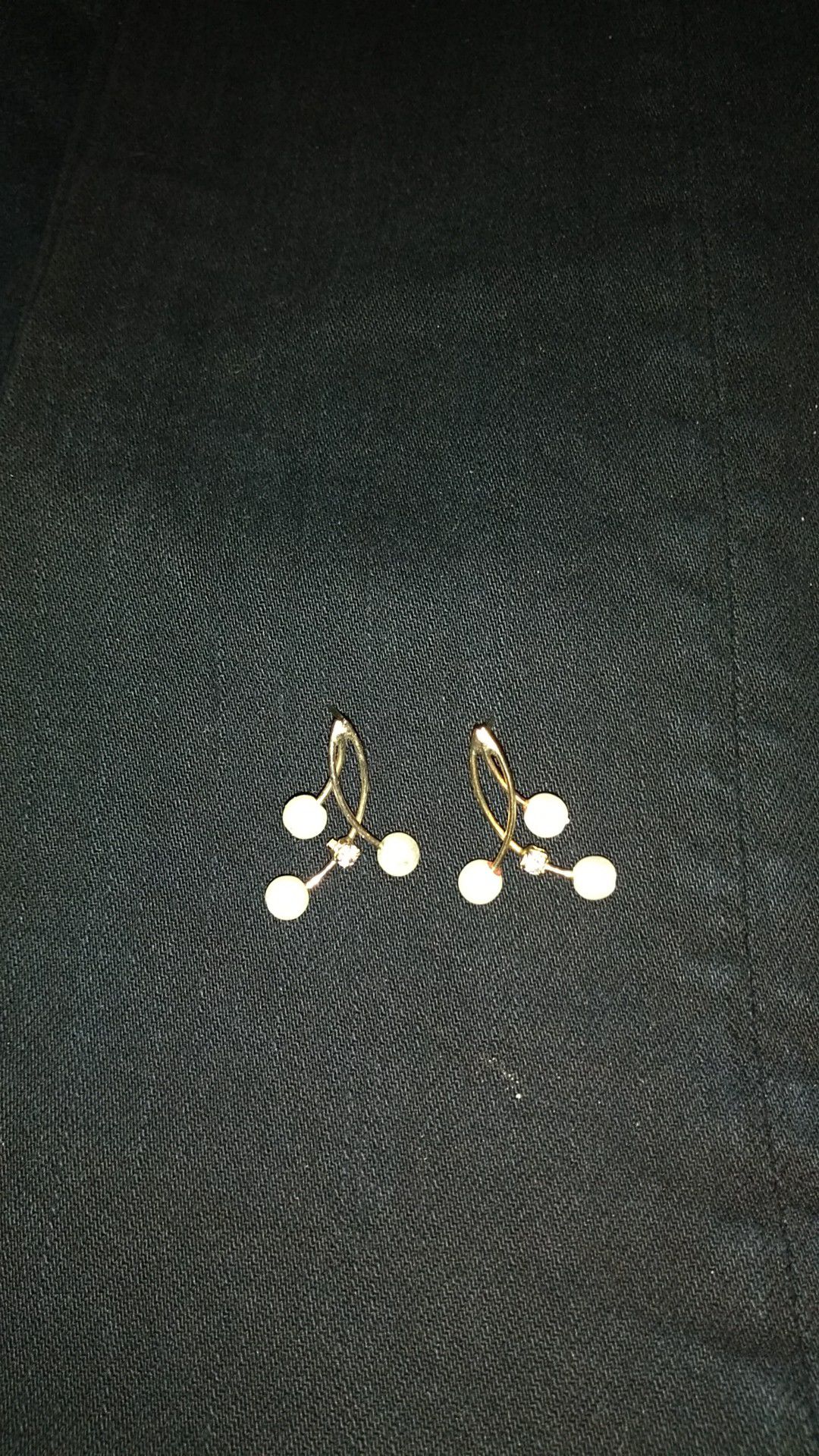 Pearl and diamond 14 k Gold earrings