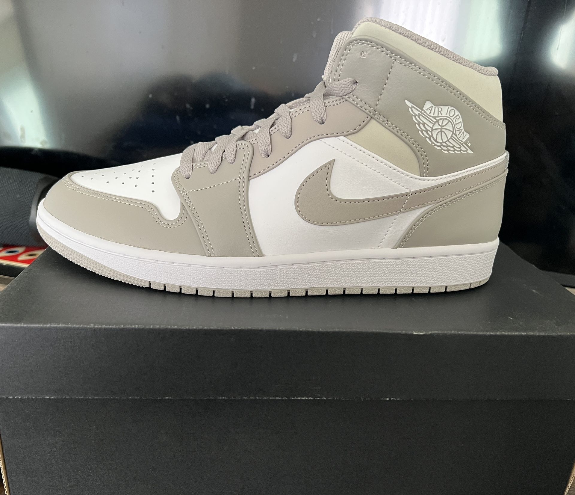 Jordan 1 Mid - Size M11
