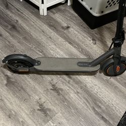 E-scooter (for trades or offers) +w charger