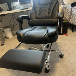 Leather Office Chair with Armrests and footrests