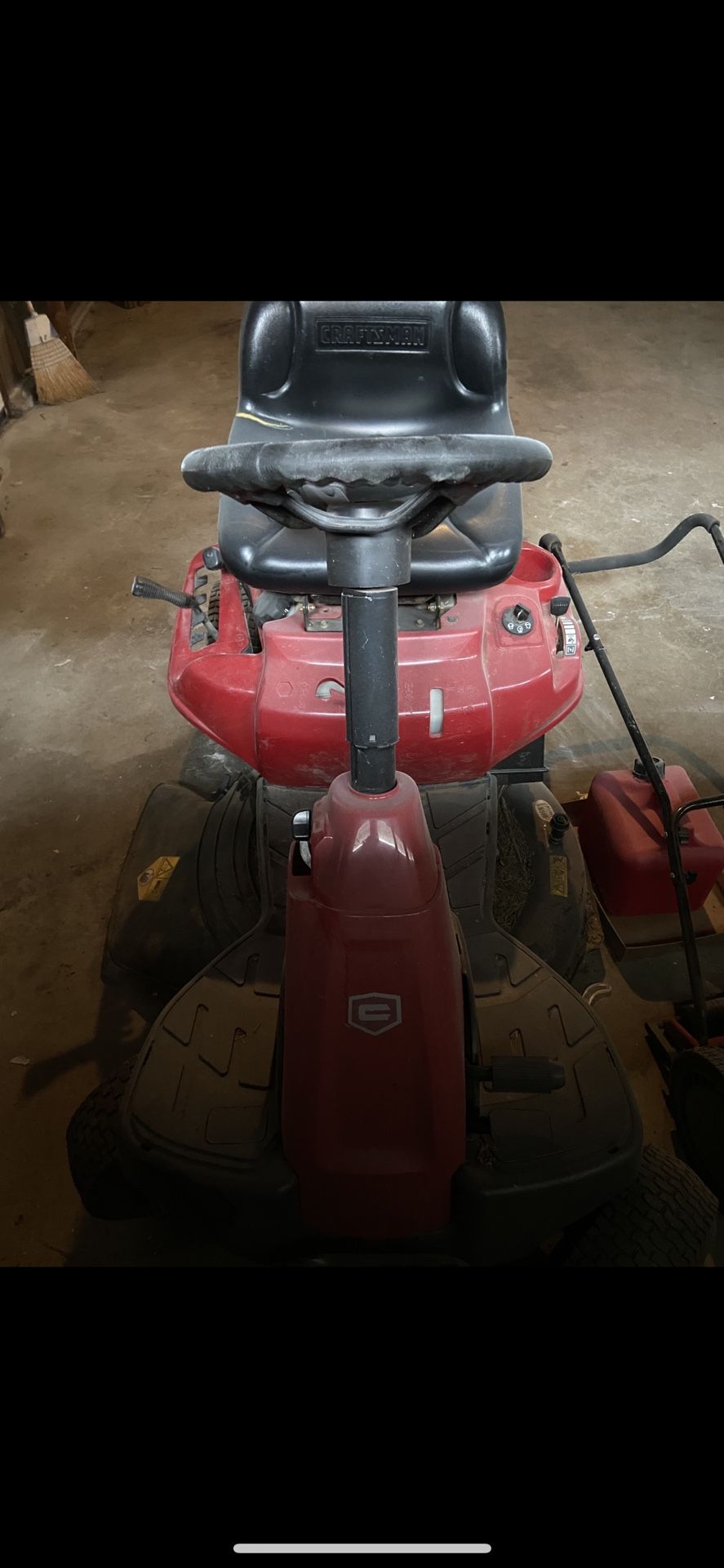 Craftsmen R1000 Riding Lawnmower