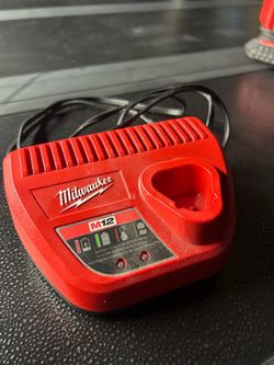 Milwaukee M12 Battery Charger