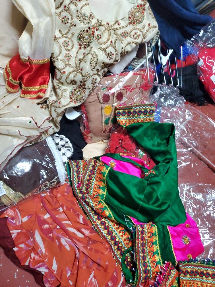 Pakistani Dresses And Clothes I'm  Very Cheap