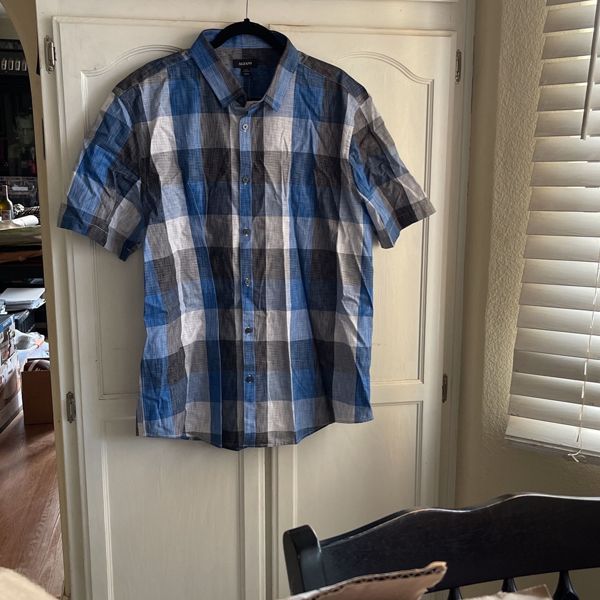 **Brand New** Men’s Plaid Blue / Grey / White Button Up Dress Shirt