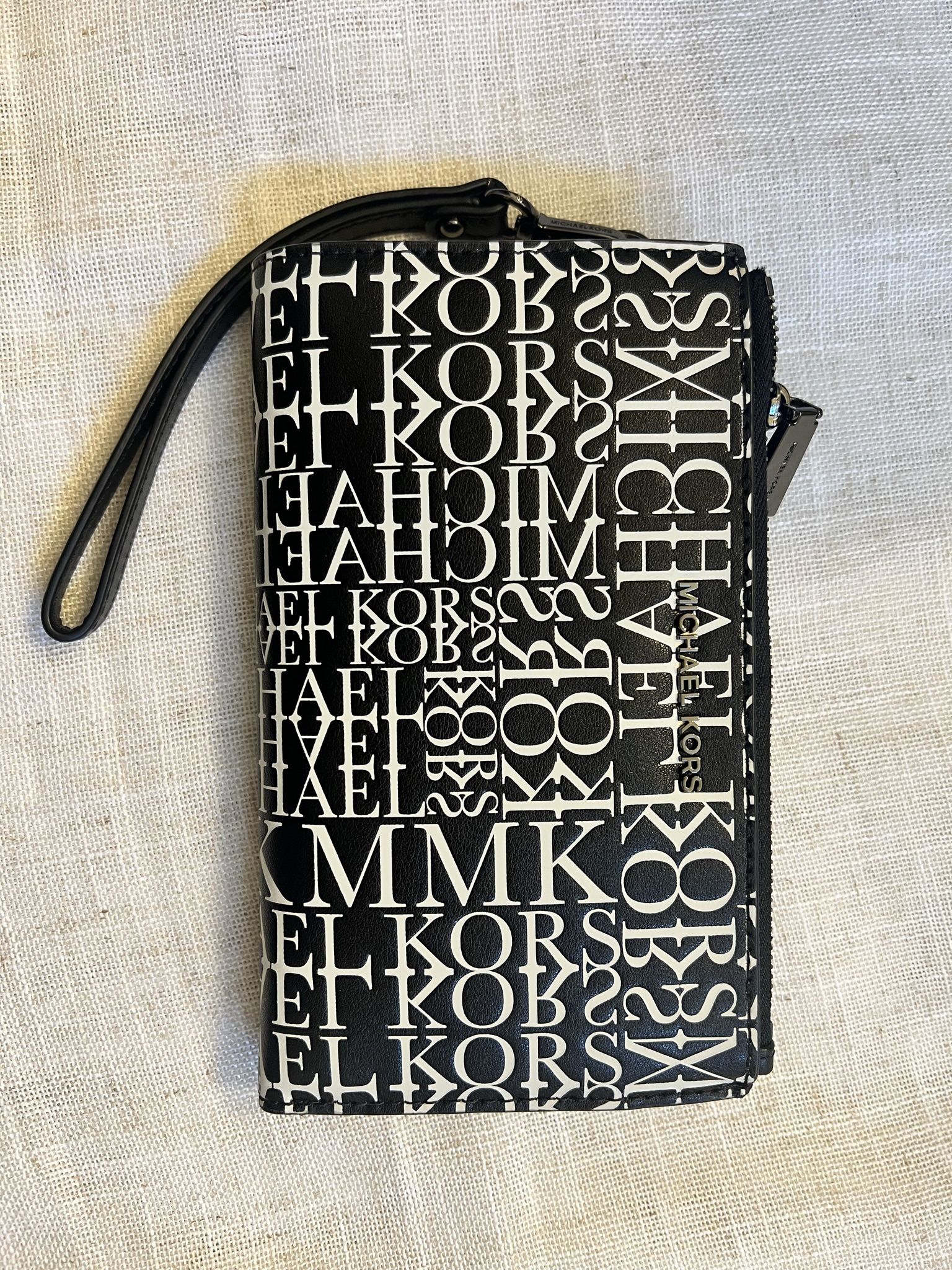 Michael Kors Jet Set Wristlet