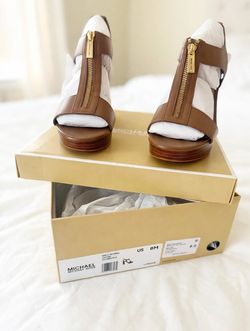 Michael Kors Berkley Mid Sandal Size 8