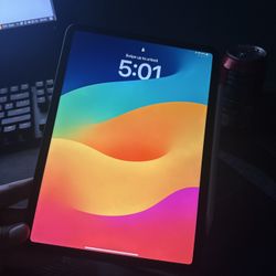 IPad Pro 11inch with apple pencil and logitech case and keyboard