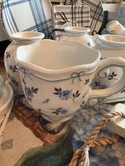 Baby blue bow 🎀and flower 🌹 cups