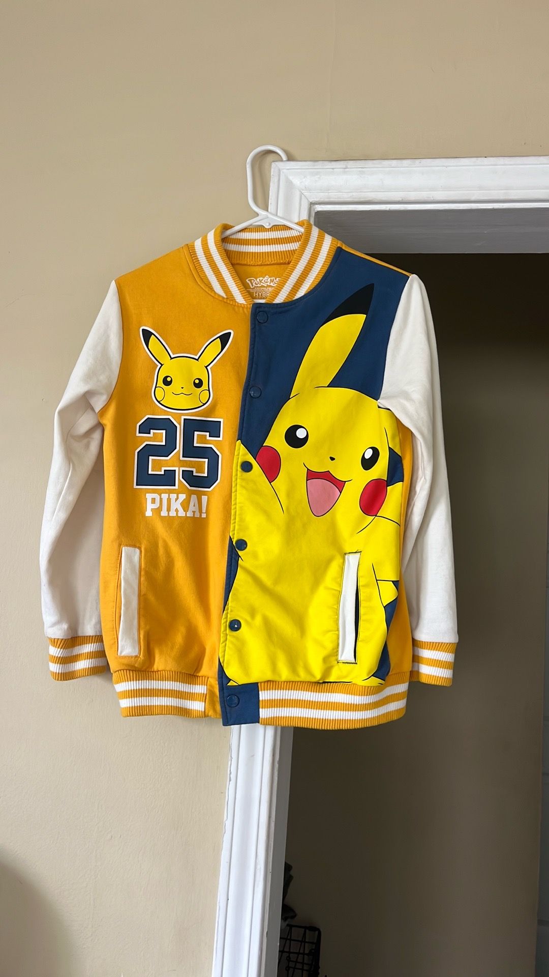 Pokémon jacket come with pockets on both sides good condition size XL