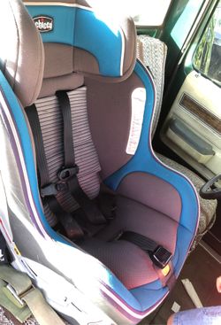 Chicco 3 in 1 baby car seat. Can sit up to 65lbs.